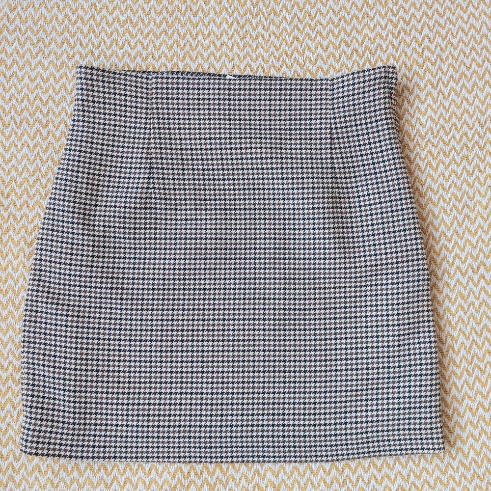 Classic Black, White, Brown, Burgundy Houndstooth Skirt Mini 6